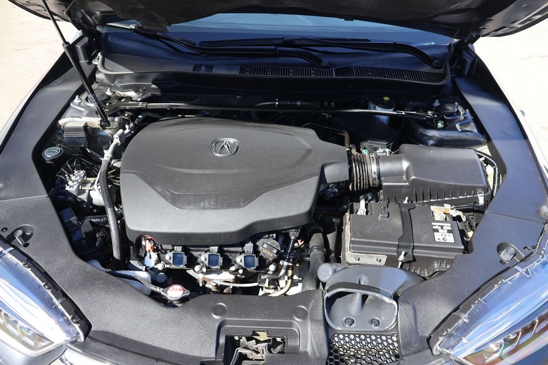 Acura TLX Vehicle Full-screen Gallery Image 09
