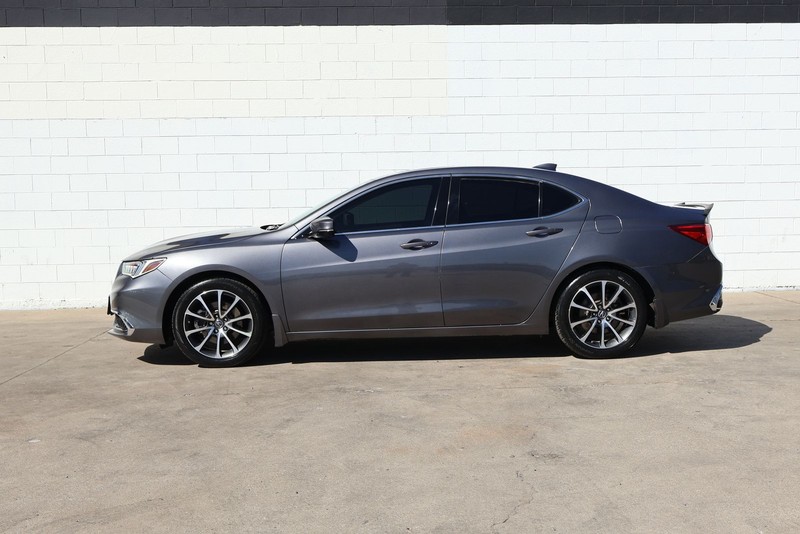 Acura TLX Vehicle Full-screen Gallery Image 12