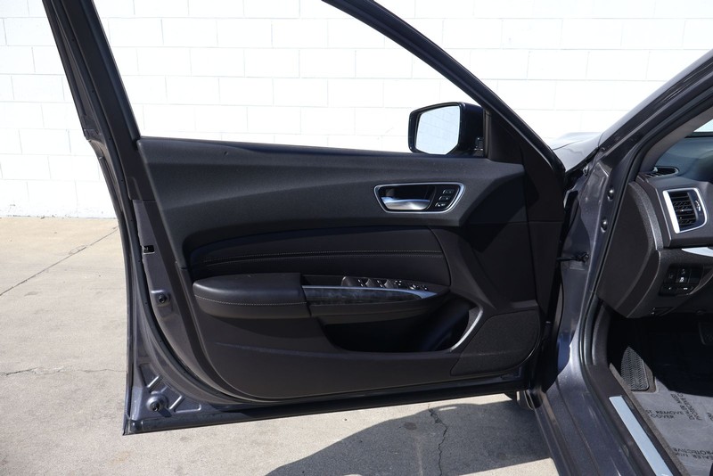 Acura TLX Vehicle Full-screen Gallery Image 14