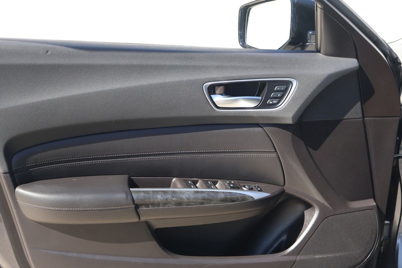Acura TLX Vehicle Full-screen Gallery Image 15