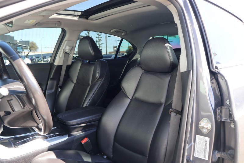 Acura TLX Vehicle Full-screen Gallery Image 17