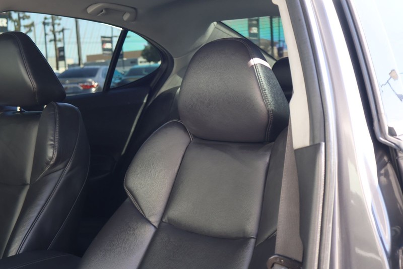 Acura TLX Vehicle Full-screen Gallery Image 18