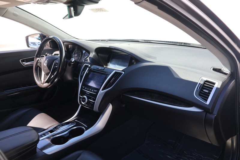 Acura TLX Vehicle Full-screen Gallery Image 19