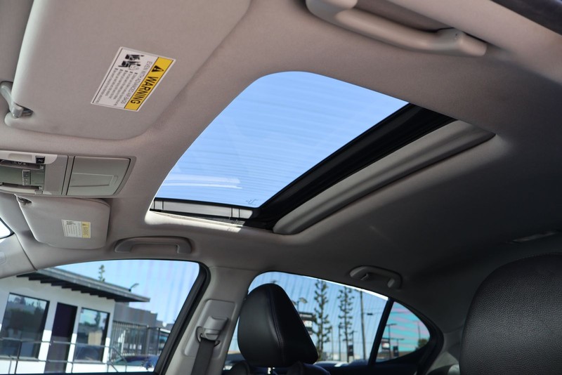 Acura TLX Vehicle Full-screen Gallery Image 25