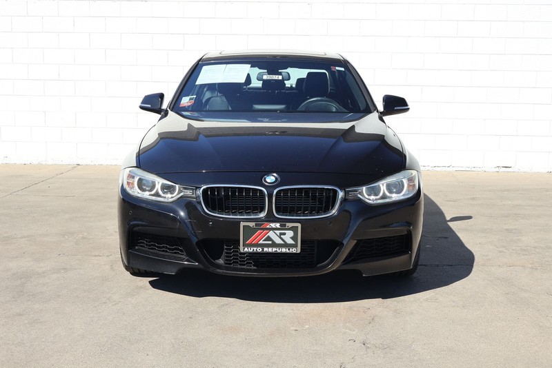 BMW 3 Series Vehicle Full-screen Gallery Image 02