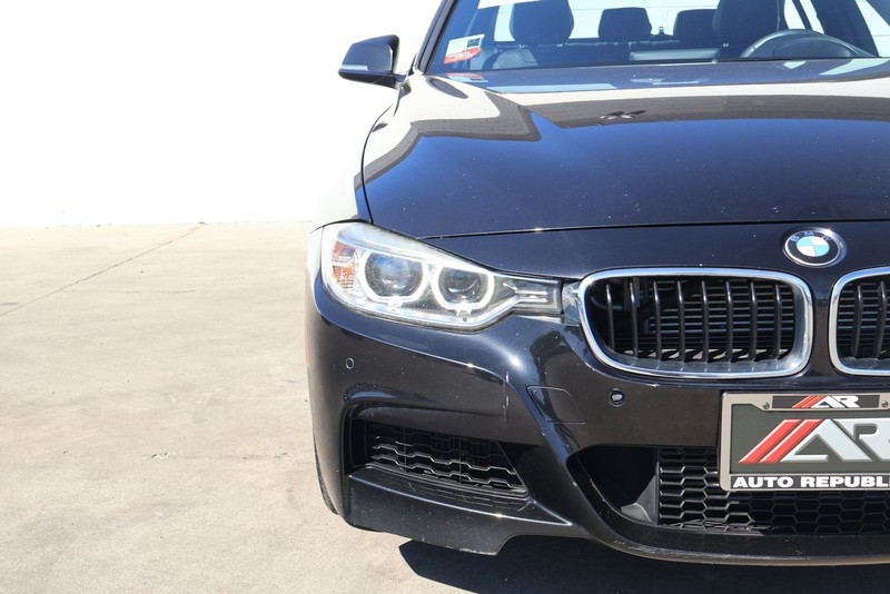 BMW 3 Series Vehicle Full-screen Gallery Image 03