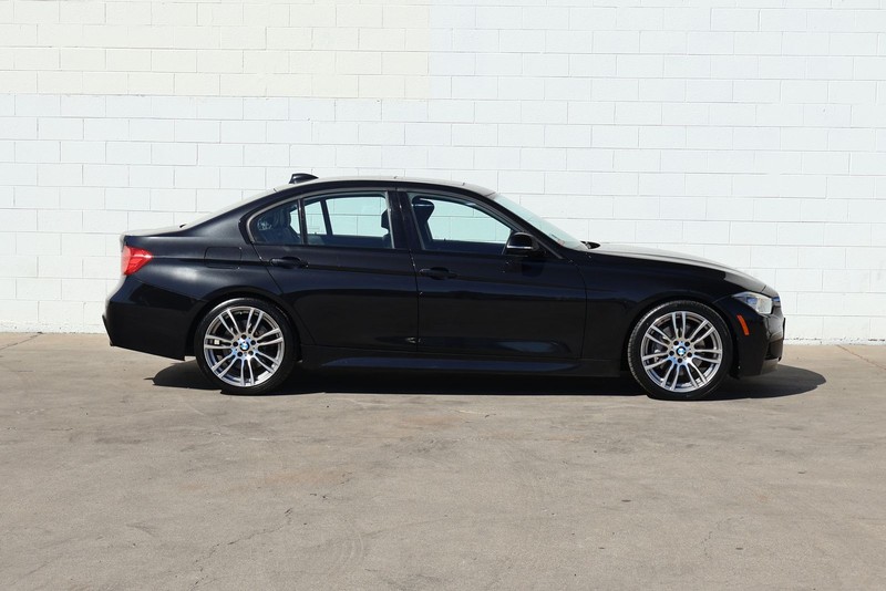 BMW 3 Series Vehicle Full-screen Gallery Image 04