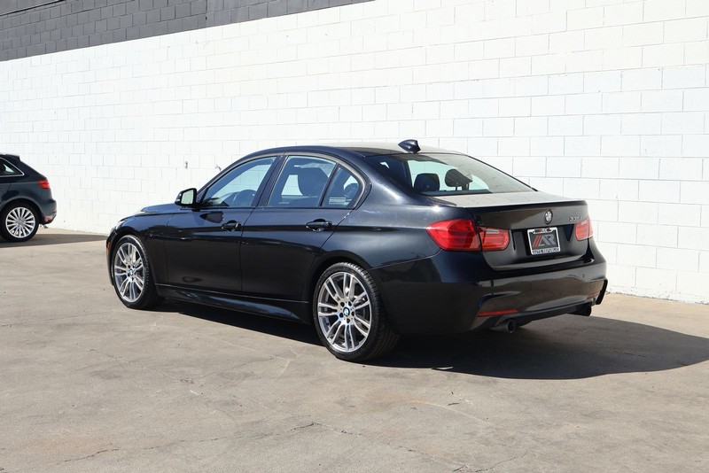 BMW 3 Series Vehicle Full-screen Gallery Image 09