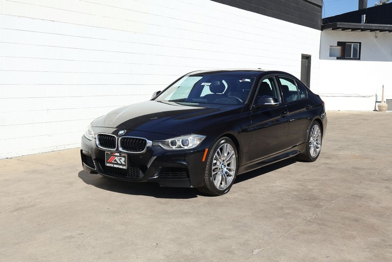 BMW 3 Series Vehicle Full-screen Gallery Image 11