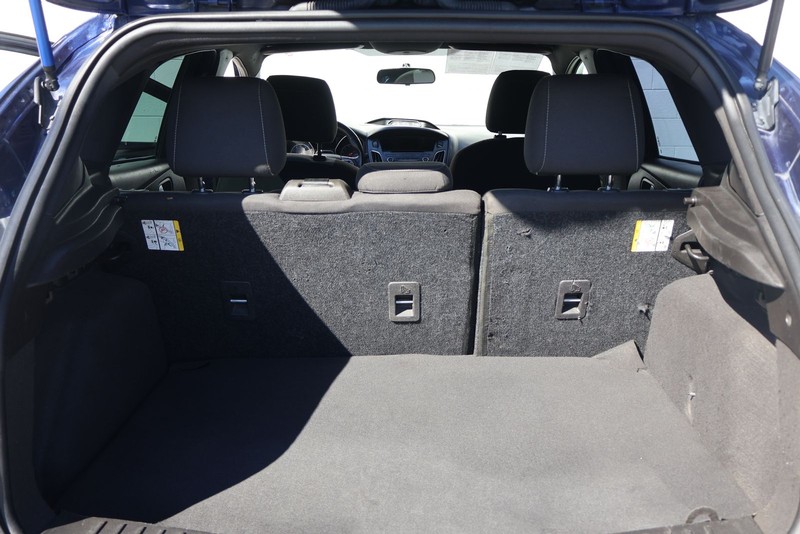 Ford Focus Hatchback Vehicle Full-screen Gallery Image 08