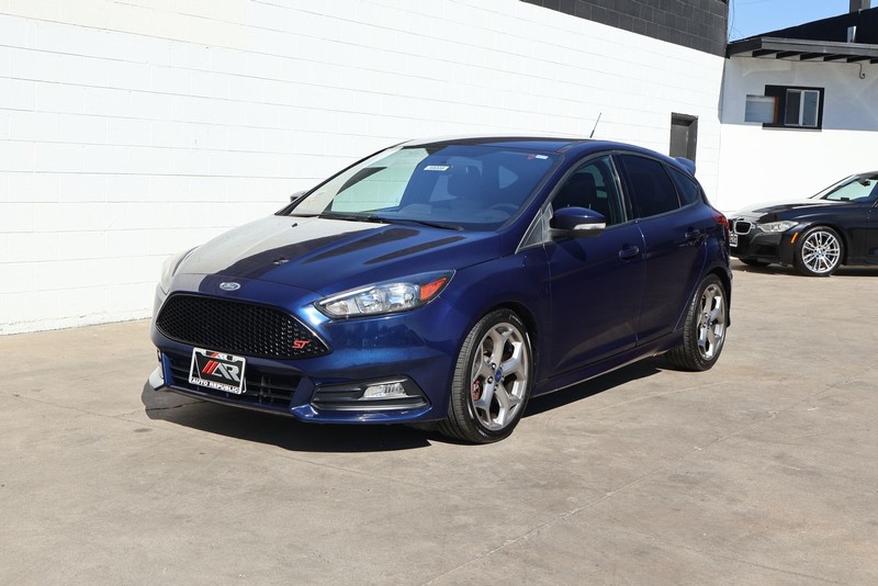 Ford Focus Hatchback Vehicle Full-screen Gallery Image 11