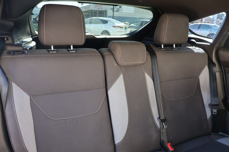 Ford Focus Hatchback Vehicle Full-screen Gallery Image 21