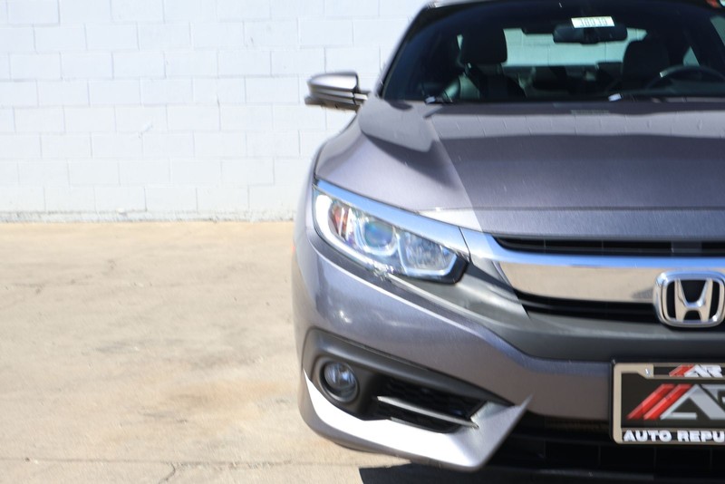 Honda Civic Coupe Vehicle Full-screen Gallery Image 03