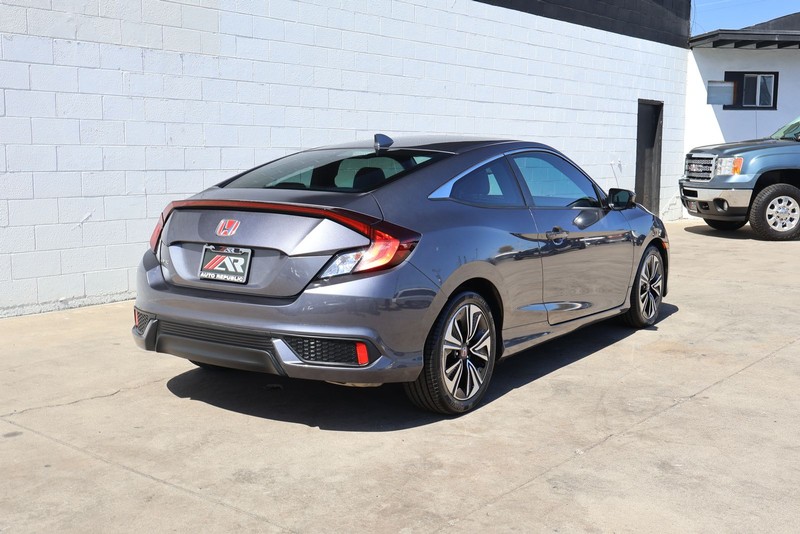 Honda Civic Coupe Vehicle Full-screen Gallery Image 05