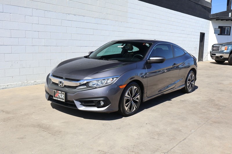 Honda Civic Coupe Vehicle Full-screen Gallery Image 11