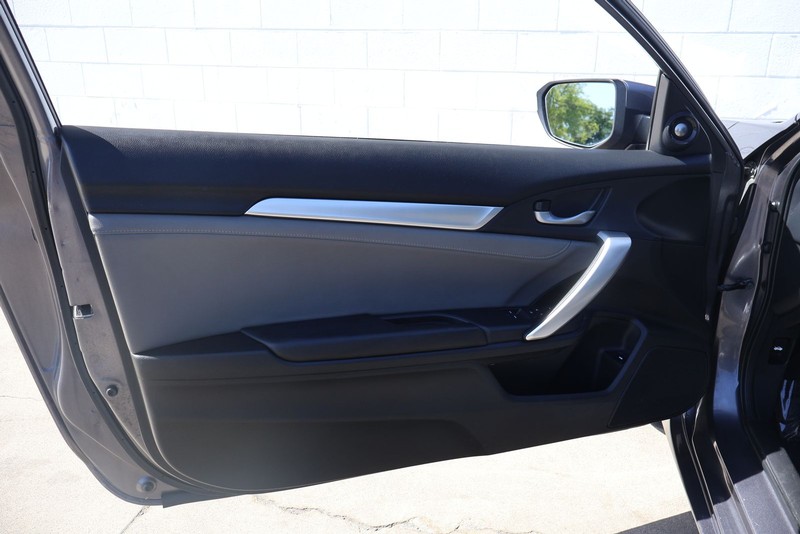 Honda Civic Coupe Vehicle Full-screen Gallery Image 14