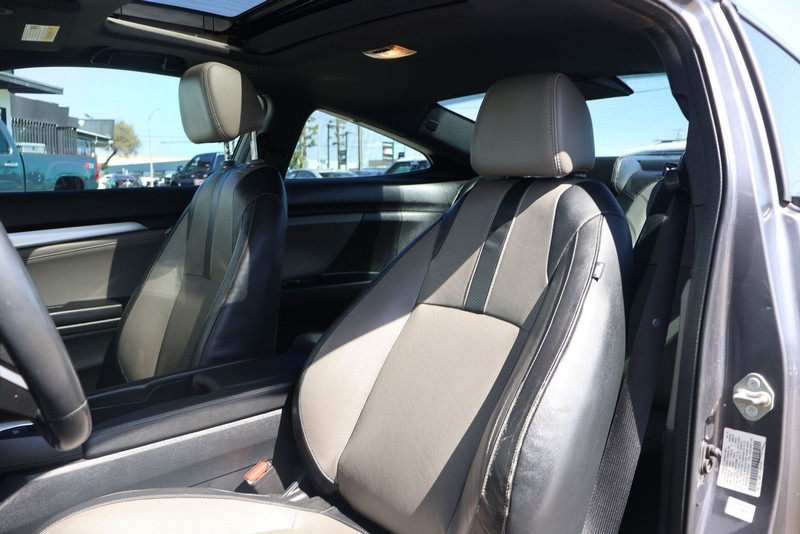 Honda Civic Coupe Vehicle Full-screen Gallery Image 17