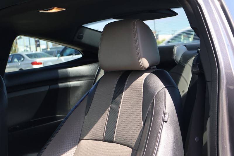 Honda Civic Coupe Vehicle Full-screen Gallery Image 18