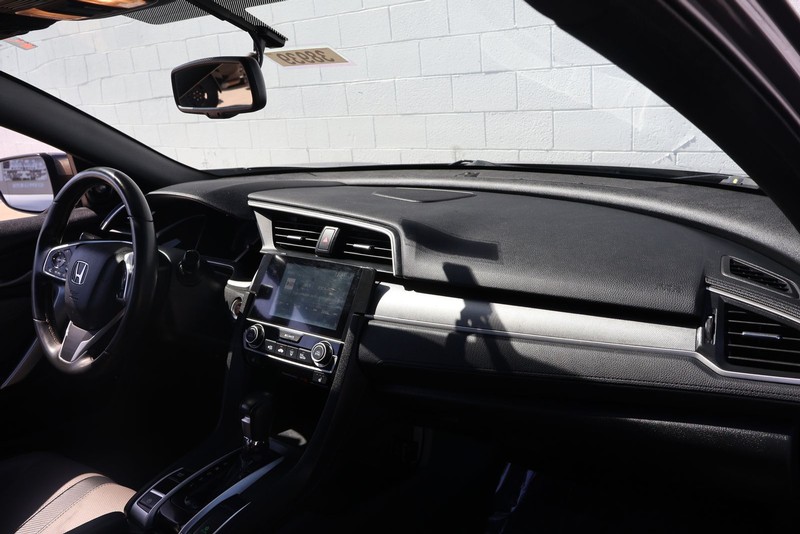 Honda Civic Coupe Vehicle Full-screen Gallery Image 19