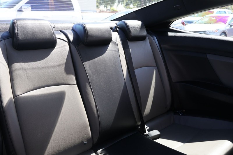 Honda Civic Coupe Vehicle Full-screen Gallery Image 21