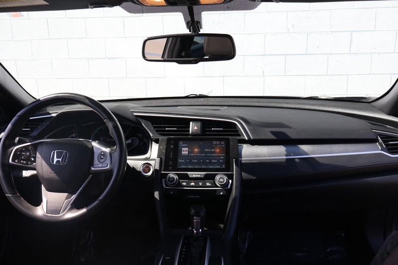 Honda Civic Coupe Vehicle Full-screen Gallery Image 22