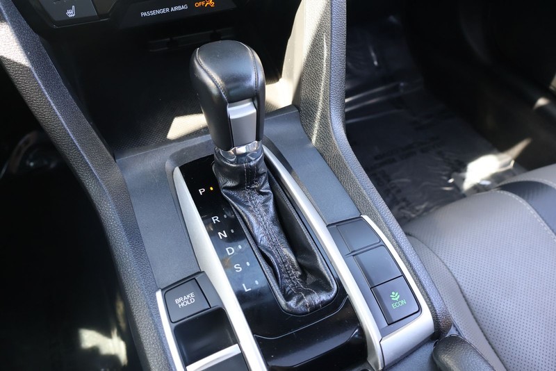 Honda Civic Coupe Vehicle Full-screen Gallery Image 30