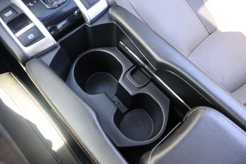 Honda Civic Coupe Vehicle Full-screen Gallery Image 31