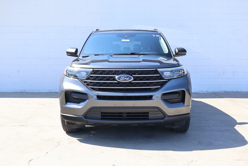 Ford Explorer Vehicle Full-screen Gallery Image 02