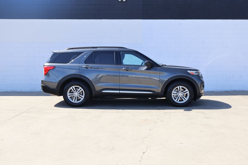 Ford Explorer Vehicle Full-screen Gallery Image 04