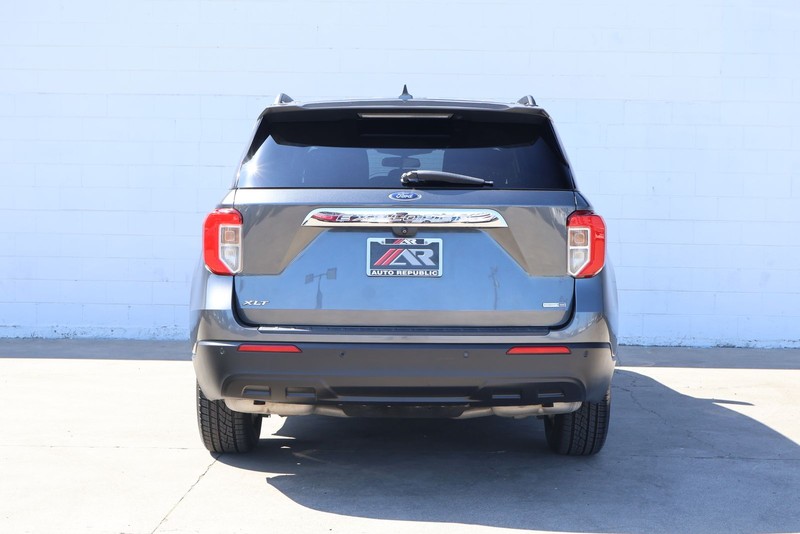 Ford Explorer Vehicle Full-screen Gallery Image 06