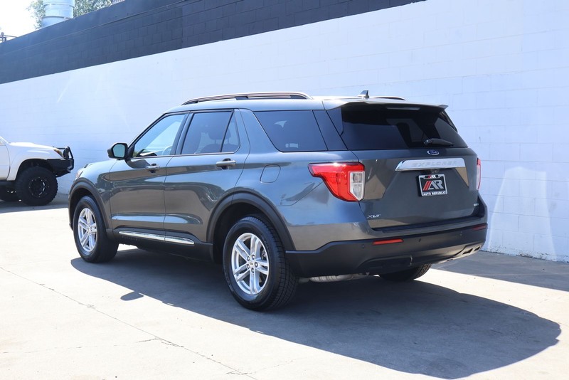Ford Explorer Vehicle Full-screen Gallery Image 10