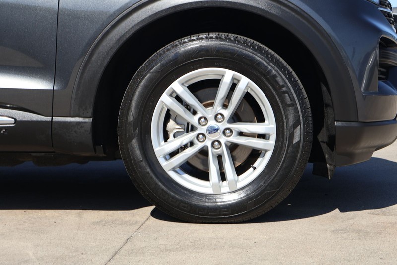 Ford Explorer Vehicle Full-screen Gallery Image 14