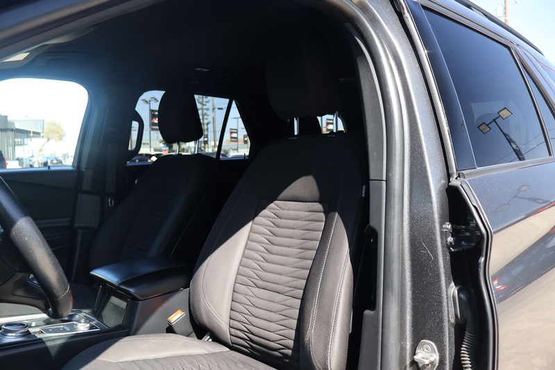 Ford Explorer Vehicle Full-screen Gallery Image 18