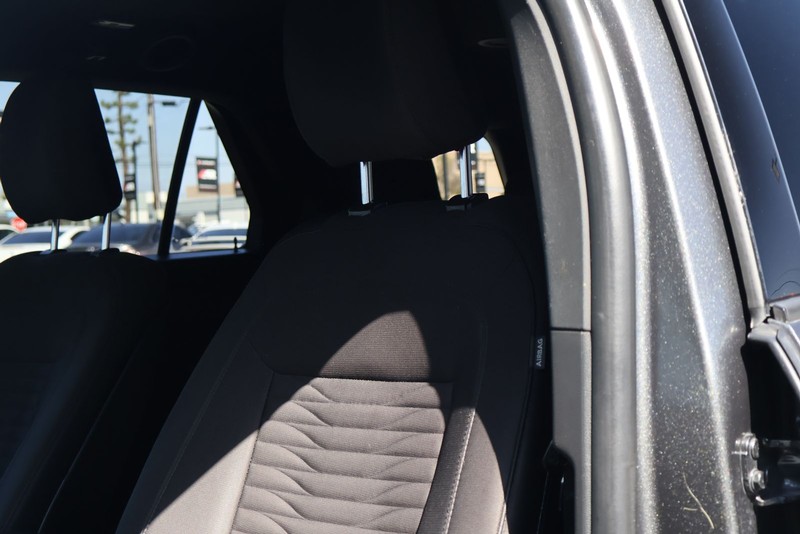 Ford Explorer Vehicle Full-screen Gallery Image 19