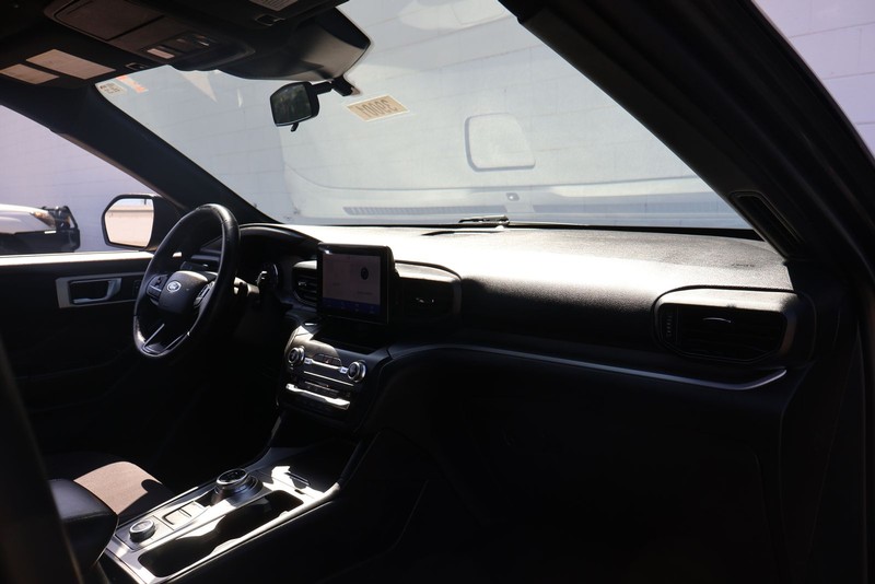 Ford Explorer Vehicle Full-screen Gallery Image 20