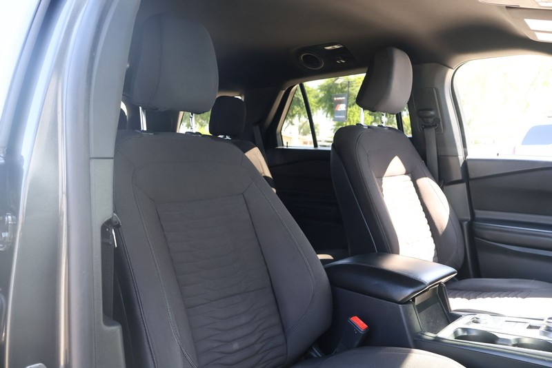 Ford Explorer Vehicle Full-screen Gallery Image 21