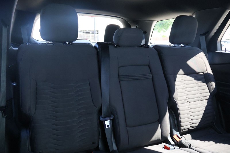 Ford Explorer Vehicle Full-screen Gallery Image 22