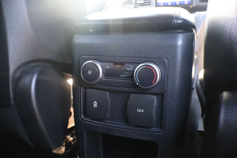 Ford Explorer Vehicle Full-screen Gallery Image 23