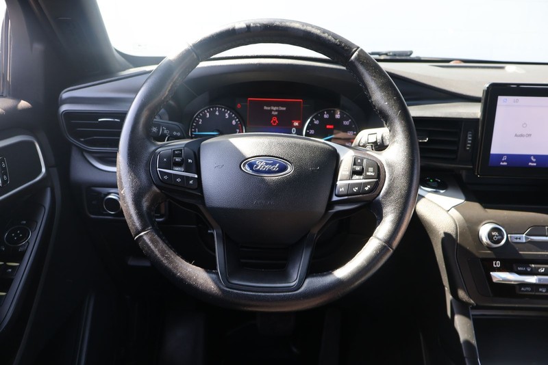 Ford Explorer Vehicle Full-screen Gallery Image 26