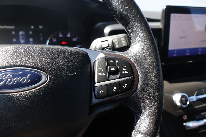 Ford Explorer Vehicle Full-screen Gallery Image 28