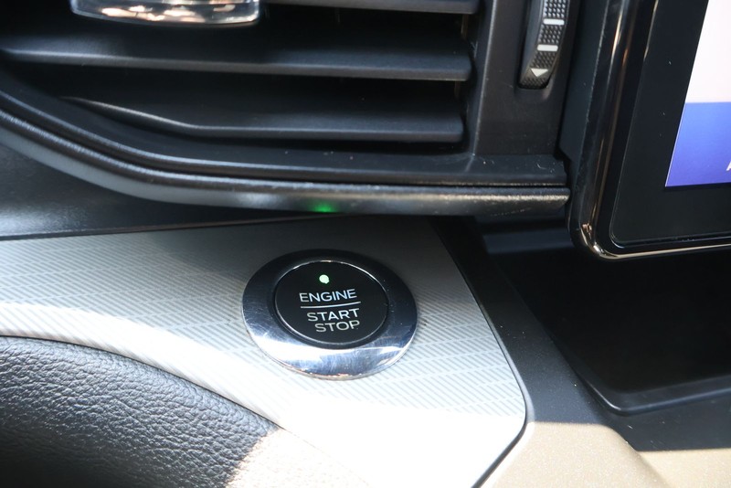 Ford Explorer Vehicle Full-screen Gallery Image 29