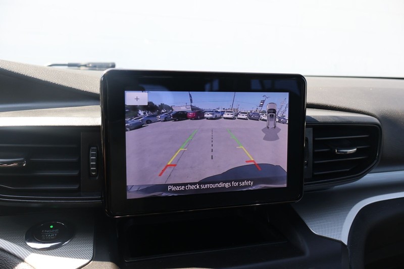 Ford Explorer Vehicle Full-screen Gallery Image 32