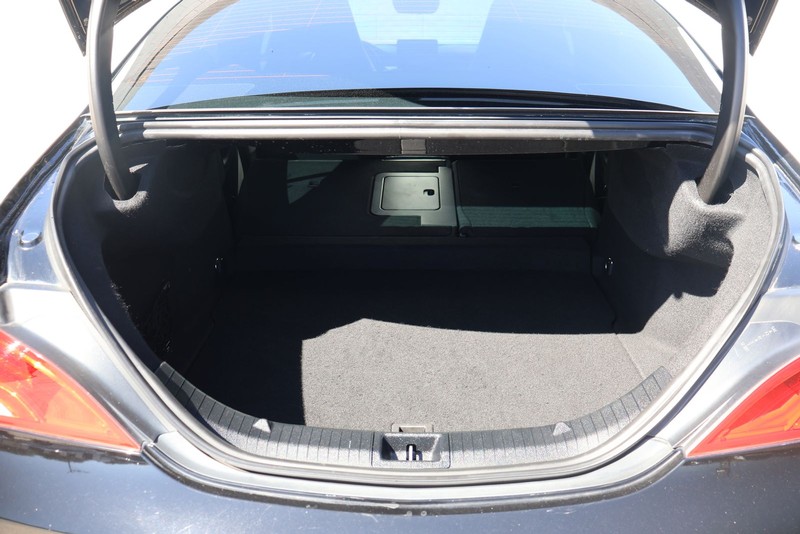 Mercedes-Benz CLA 250 Vehicle Full-screen Gallery Image 07