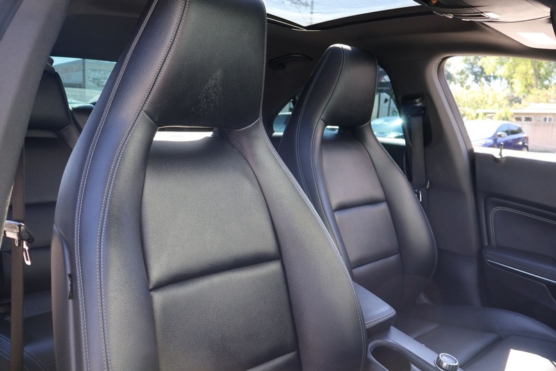 Mercedes-Benz CLA 250 Vehicle Full-screen Gallery Image 19