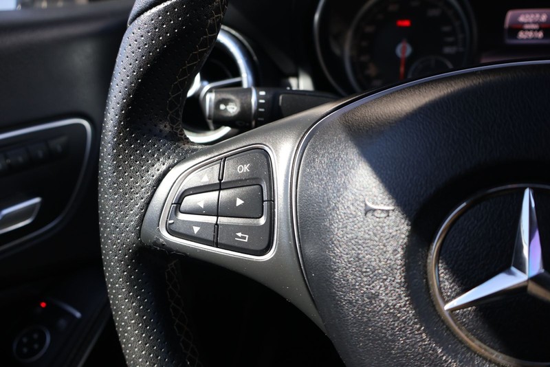 Mercedes-Benz CLA 250 Vehicle Full-screen Gallery Image 24