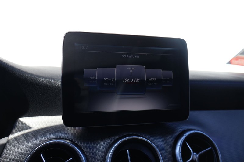 Mercedes-Benz CLA 250 Vehicle Full-screen Gallery Image 28