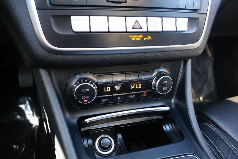 Mercedes-Benz CLA 250 Vehicle Full-screen Gallery Image 30