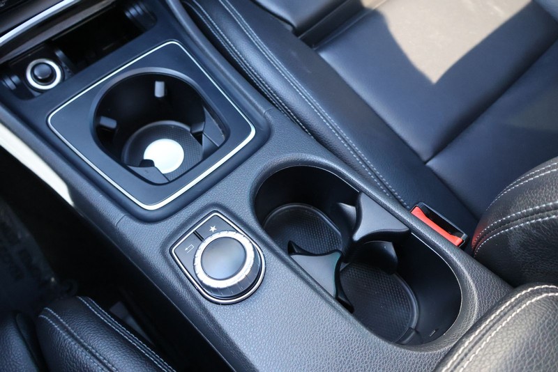 Mercedes-Benz CLA 250 Vehicle Full-screen Gallery Image 32