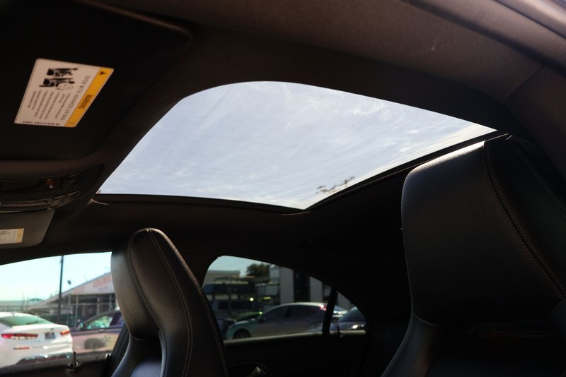 Mercedes-Benz CLA 250 Vehicle Full-screen Gallery Image 33