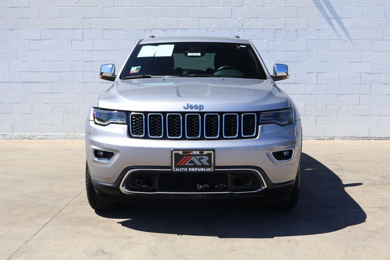 Jeep Grand Cherokee Vehicle Full-screen Gallery Image 02